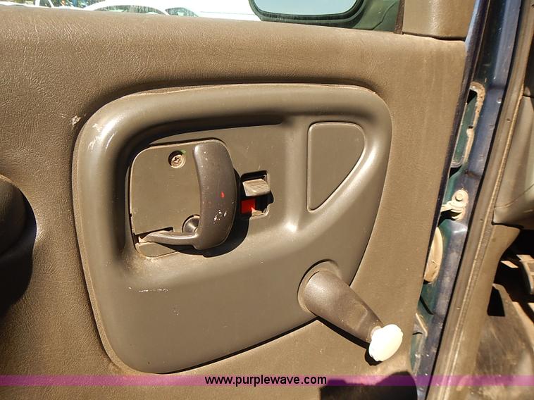 image for item E7769 2002 Chevrolet Express 1500 Cargo van