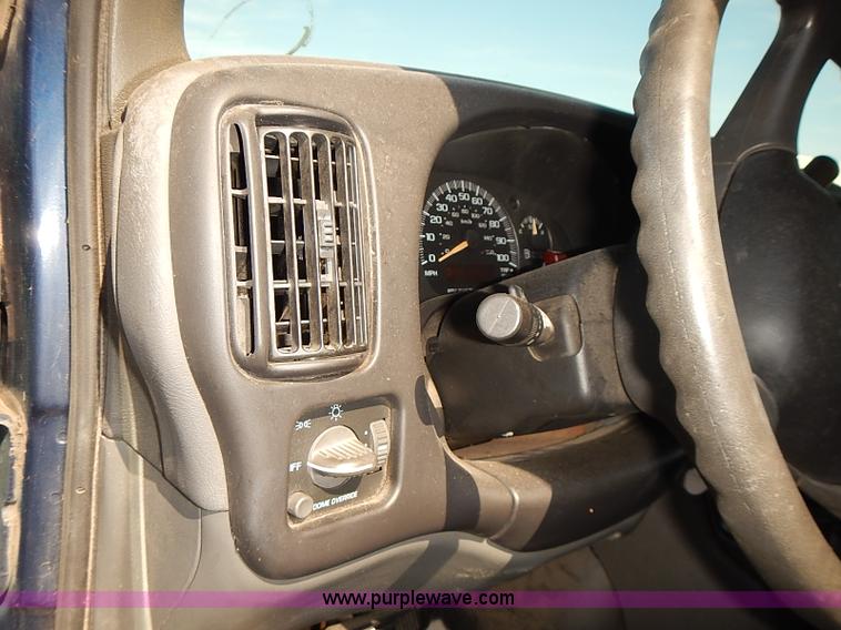 image for item E7769 2002 Chevrolet Express 1500 Cargo van