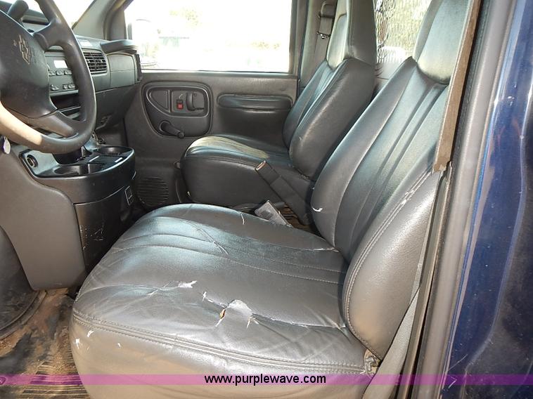 image for item E7769 2002 Chevrolet Express 1500 Cargo van