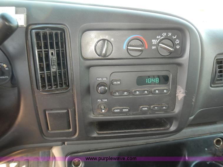 image for item E7769 2002 Chevrolet Express 1500 Cargo van