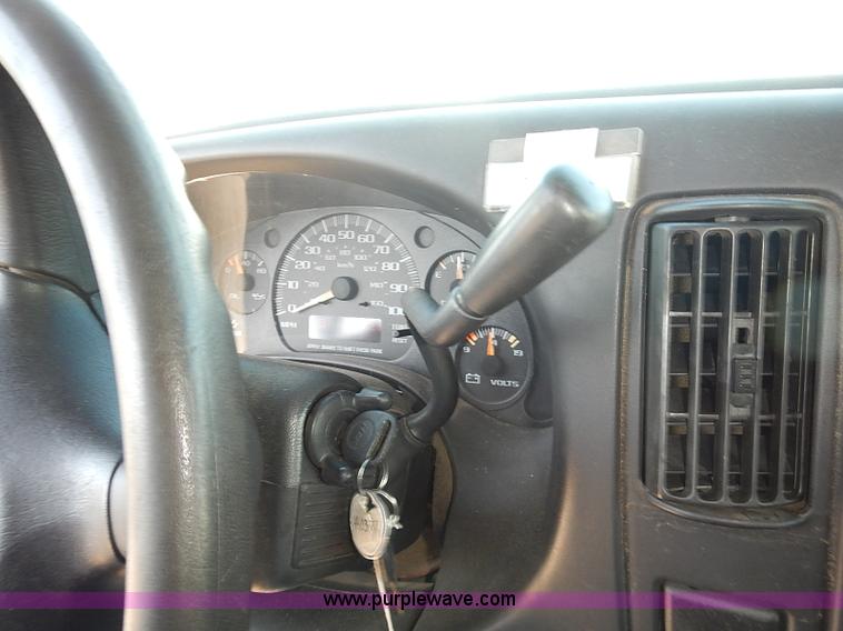 image for item E7769 2002 Chevrolet Express 1500 Cargo van