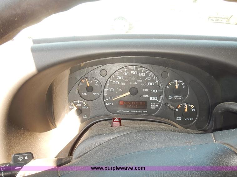 image for item E7769 2002 Chevrolet Express 1500 Cargo van