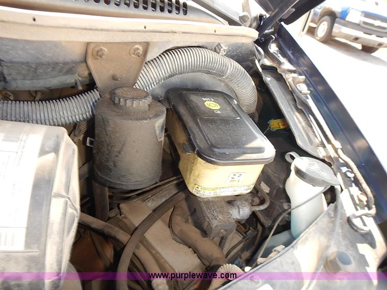 image for item E7769 2002 Chevrolet Express 1500 Cargo van