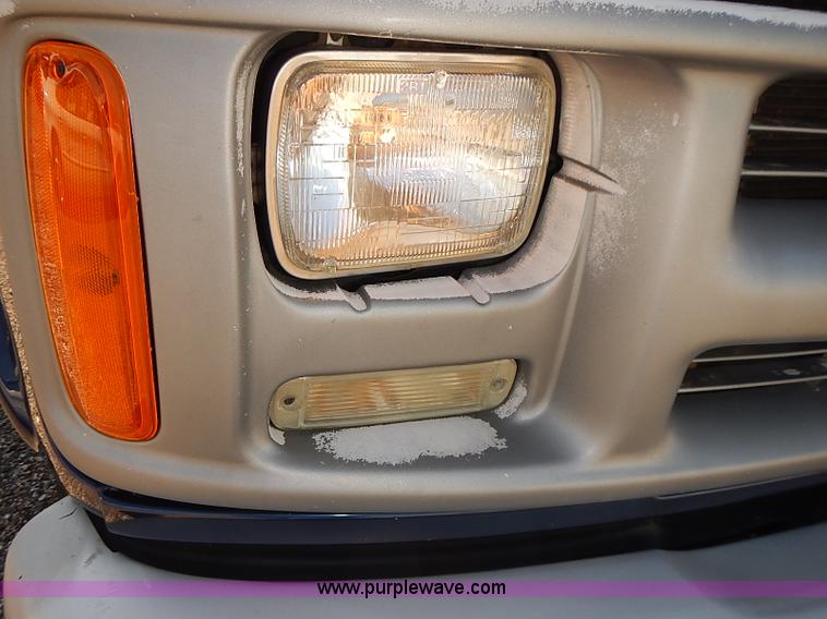 image for item E7769 2002 Chevrolet Express 1500 Cargo van