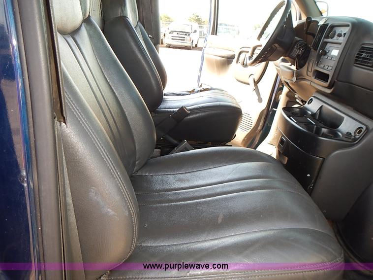 image for item E7769 2002 Chevrolet Express 1500 Cargo van