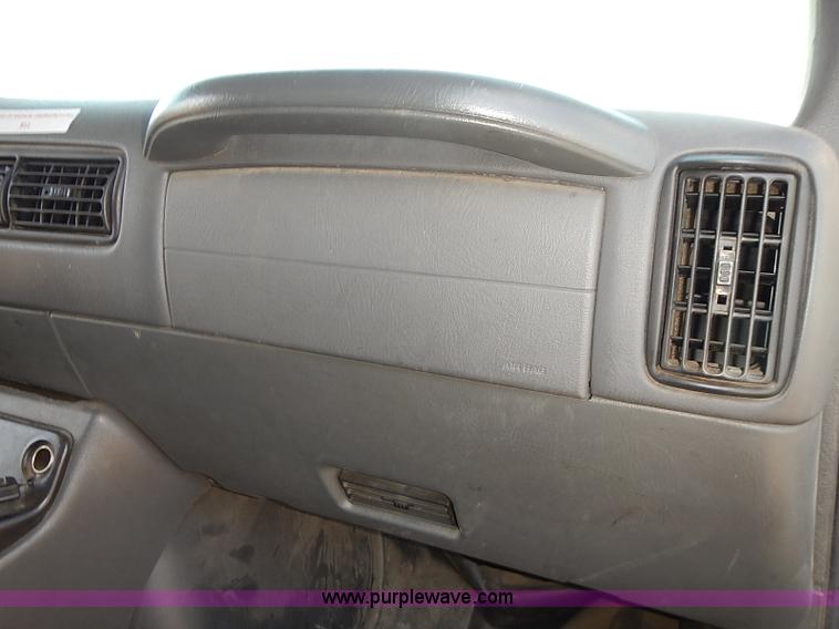 image for item E7769 2002 Chevrolet Express 1500 Cargo van