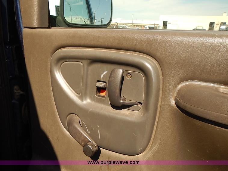 image for item E7769 2002 Chevrolet Express 1500 Cargo van