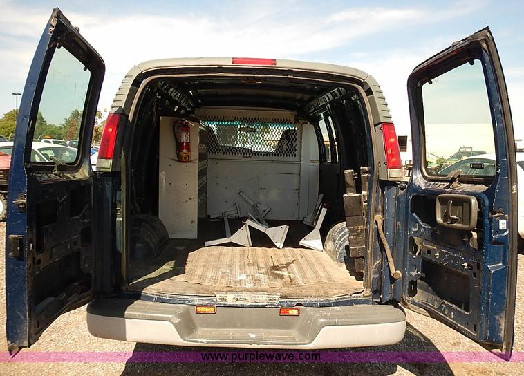 image for item E7769 2002 Chevrolet Express 1500 Cargo van