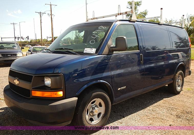 image for item E7770 2003 Chevrolet Express 2500 Cargo van