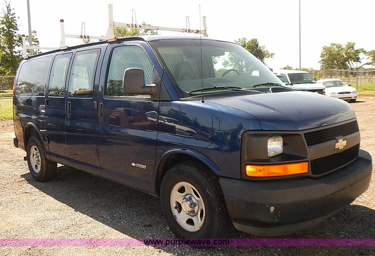 image for item E7770 2003 Chevrolet Express 2500 Cargo van