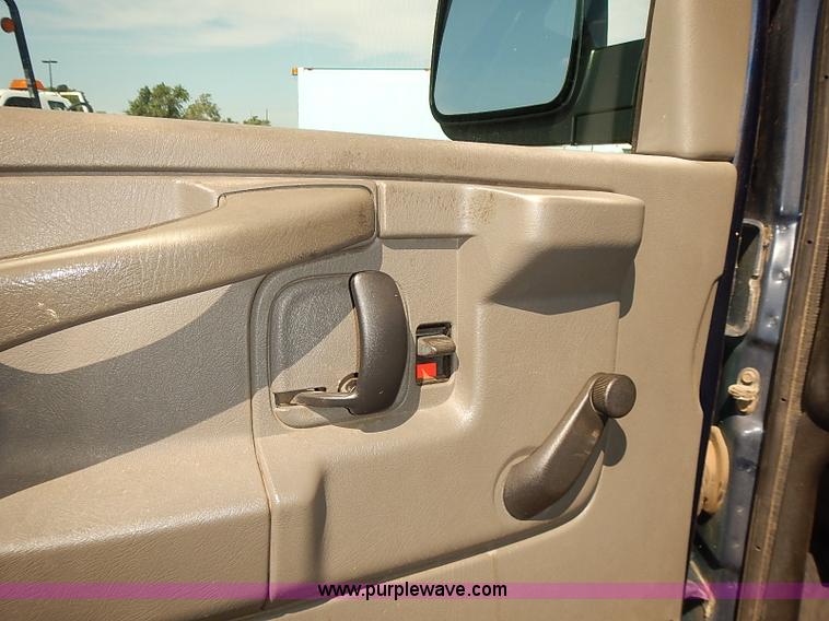 image for item E7770 2003 Chevrolet Express 2500 Cargo van