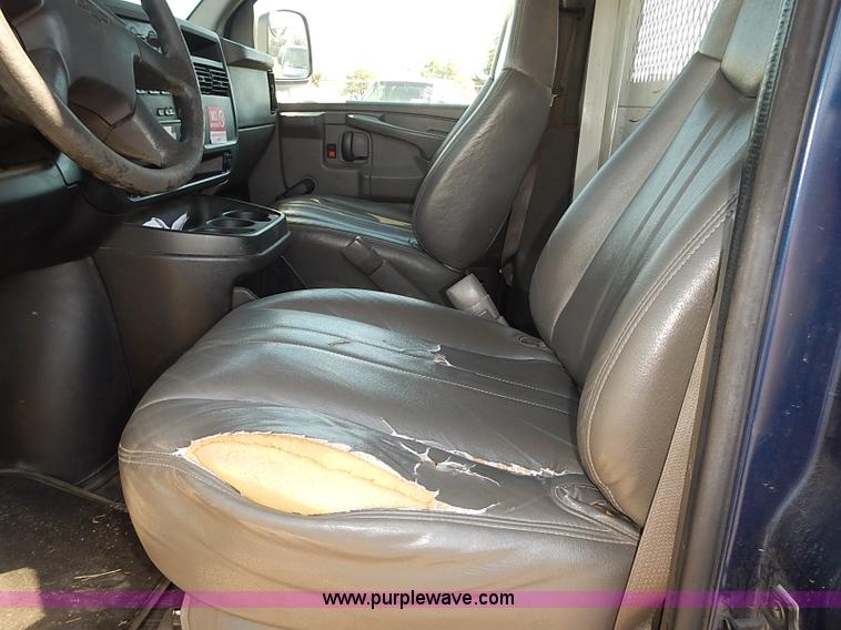 image for item E7770 2003 Chevrolet Express 2500 Cargo van