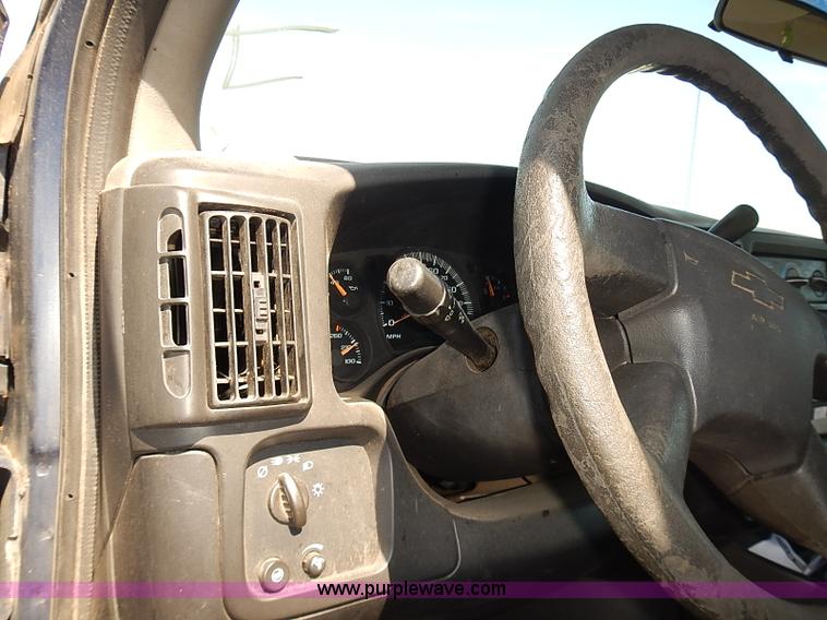 image for item E7770 2003 Chevrolet Express 2500 Cargo van