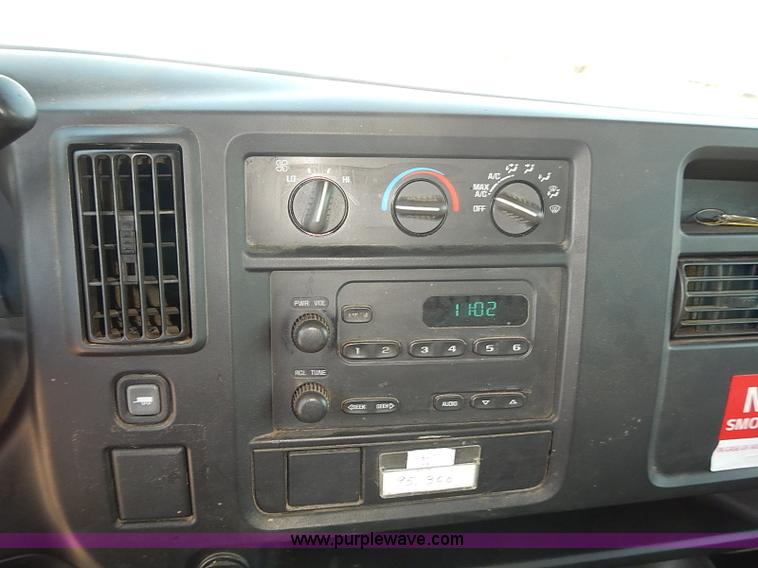 image for item E7770 2003 Chevrolet Express 2500 Cargo van