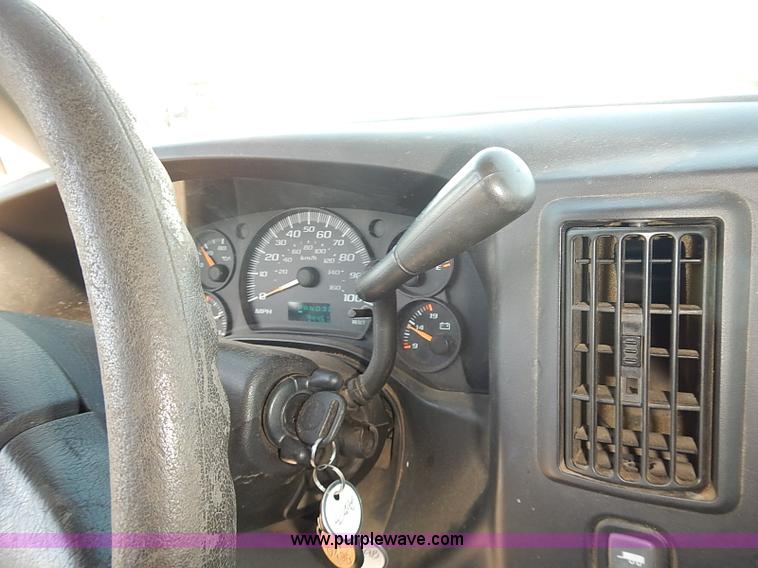 image for item E7770 2003 Chevrolet Express 2500 Cargo van