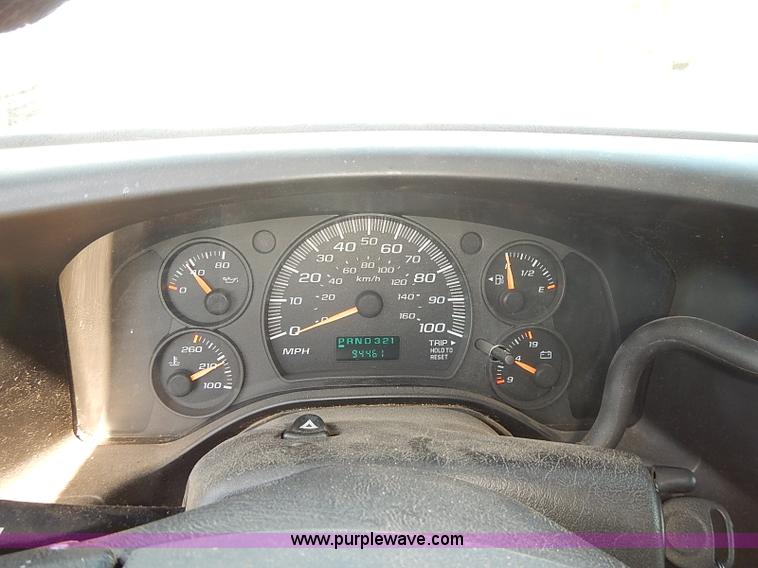 image for item E7770 2003 Chevrolet Express 2500 Cargo van