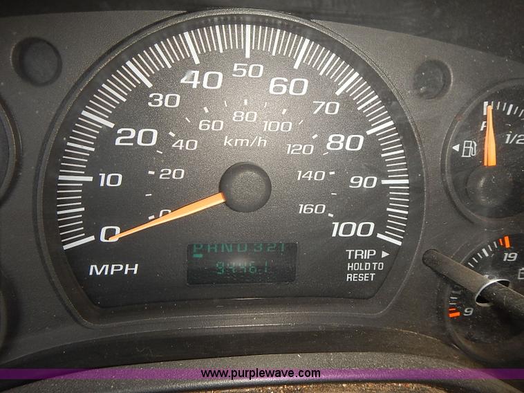 image for item E7770 2003 Chevrolet Express 2500 Cargo van