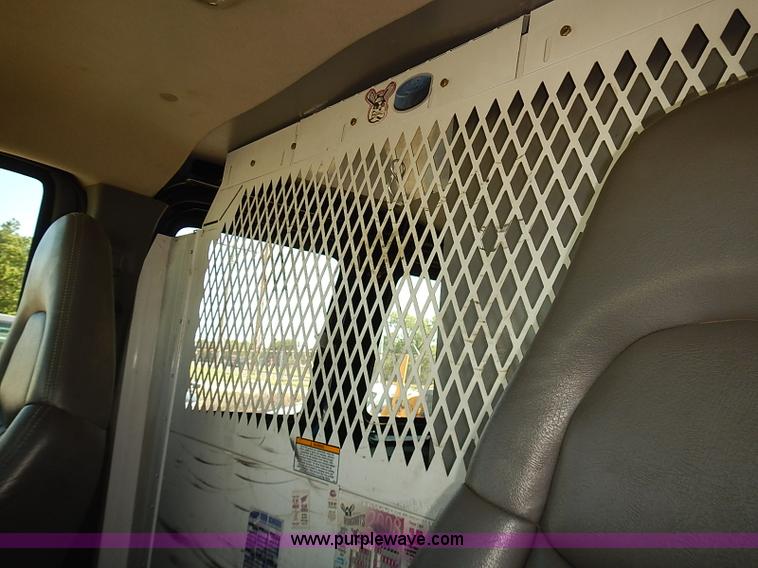 image for item E7770 2003 Chevrolet Express 2500 Cargo van