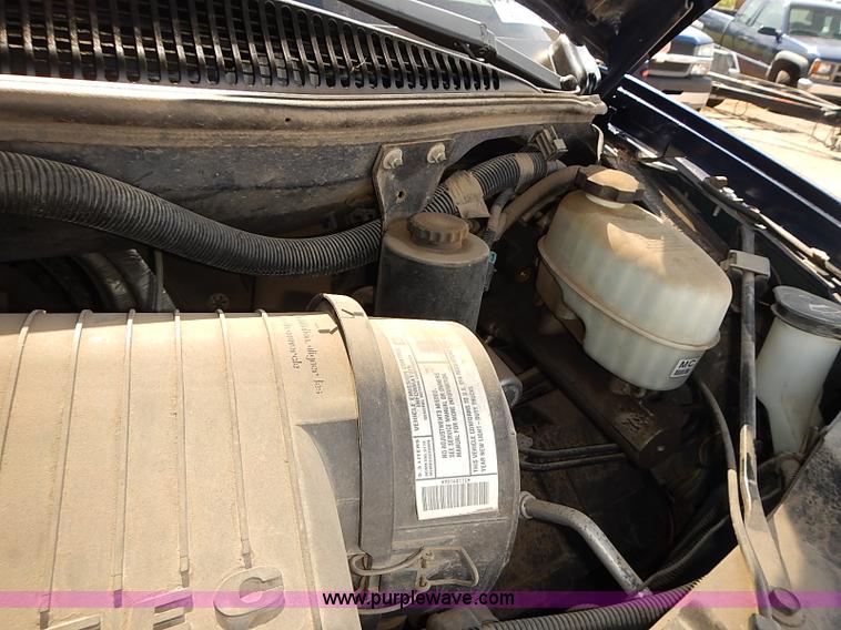 image for item E7770 2003 Chevrolet Express 2500 Cargo van