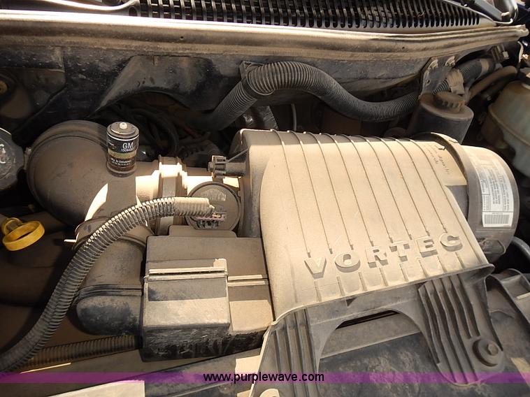 image for item E7770 2003 Chevrolet Express 2500 Cargo van