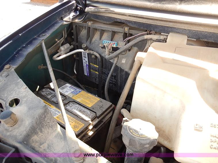 image for item E7770 2003 Chevrolet Express 2500 Cargo van