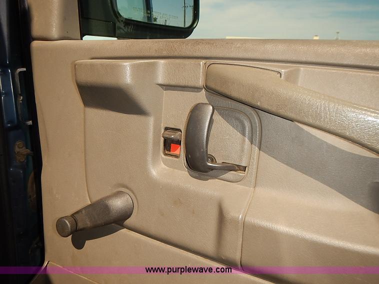 image for item E7770 2003 Chevrolet Express 2500 Cargo van