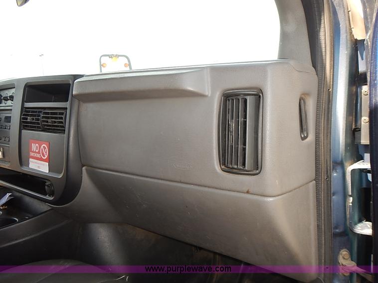 image for item E7770 2003 Chevrolet Express 2500 Cargo van