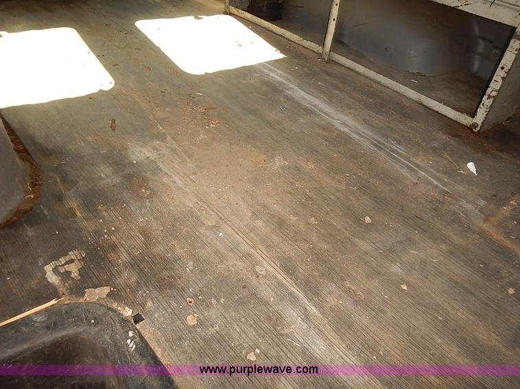 image for item E7770 2003 Chevrolet Express 2500 Cargo van