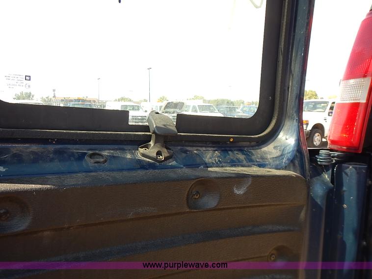 image for item E7770 2003 Chevrolet Express 2500 Cargo van