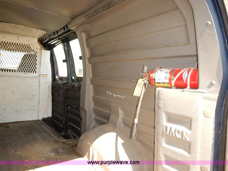 image for item E7770 2003 Chevrolet Express 2500 Cargo van