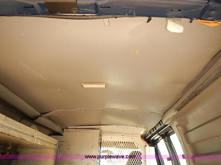 image for item E7770 2003 Chevrolet Express 2500 Cargo van
