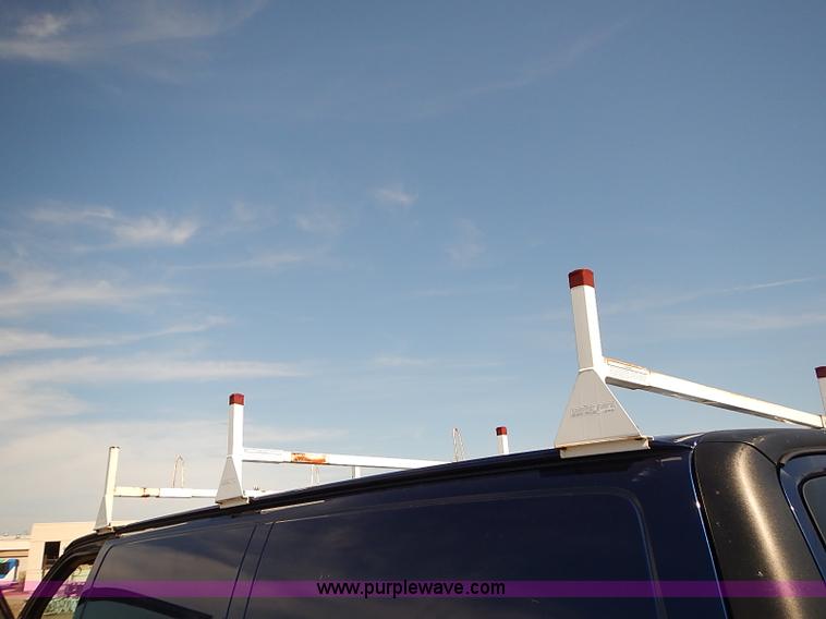 image for item E7770 2003 Chevrolet Express 2500 Cargo van