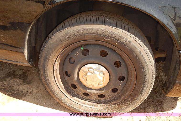 image for item E7771 2011 Ford Crown Victoria Police Interceptor