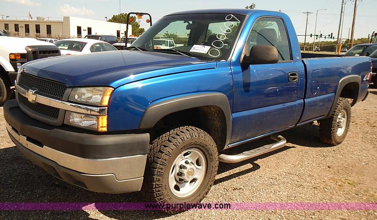 image for item E7772 2004 Chevrolet Silverado 2500HD pickup truck