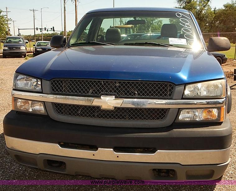 image for item E7772 2004 Chevrolet Silverado 2500HD pickup truck