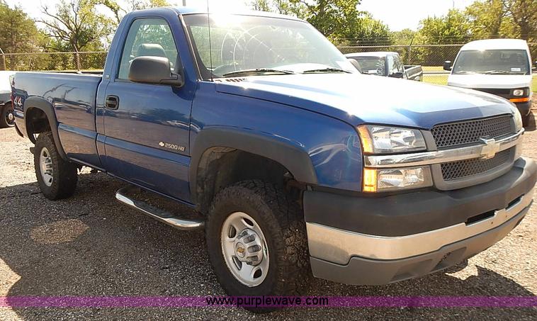 image for item E7772 2004 Chevrolet Silverado 2500HD pickup truck