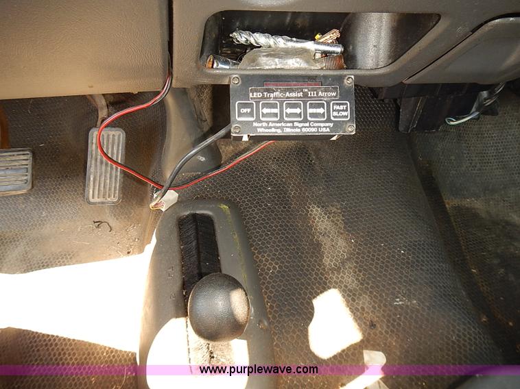 image for item E7772 2004 Chevrolet Silverado 2500HD pickup truck