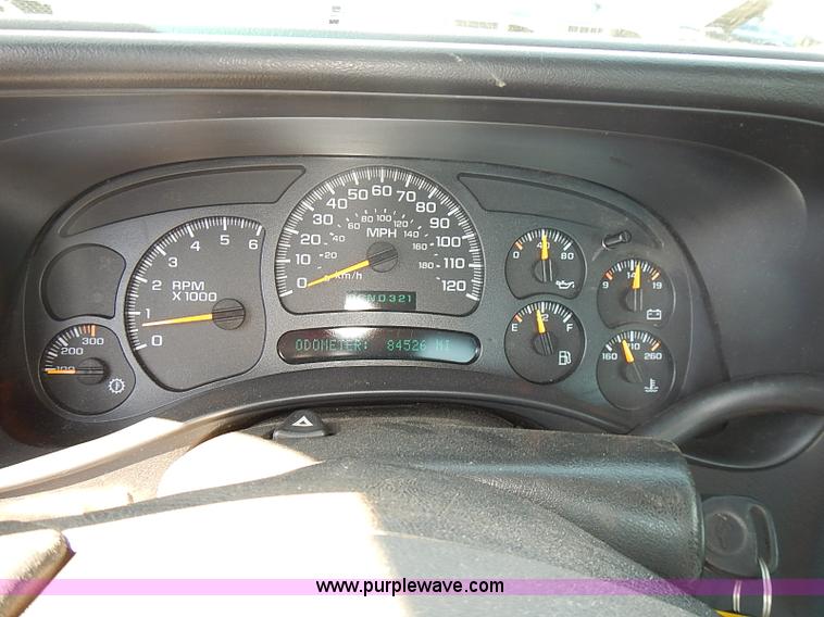 image for item E7772 2004 Chevrolet Silverado 2500HD pickup truck