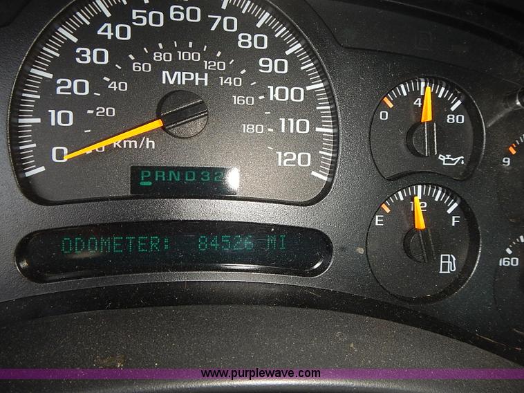 image for item E7772 2004 Chevrolet Silverado 2500HD pickup truck