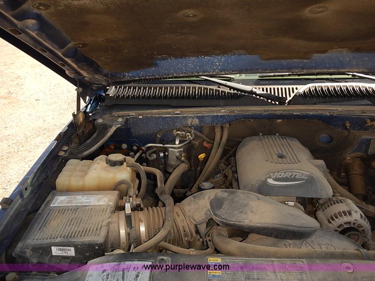 image for item E7772 2004 Chevrolet Silverado 2500HD pickup truck