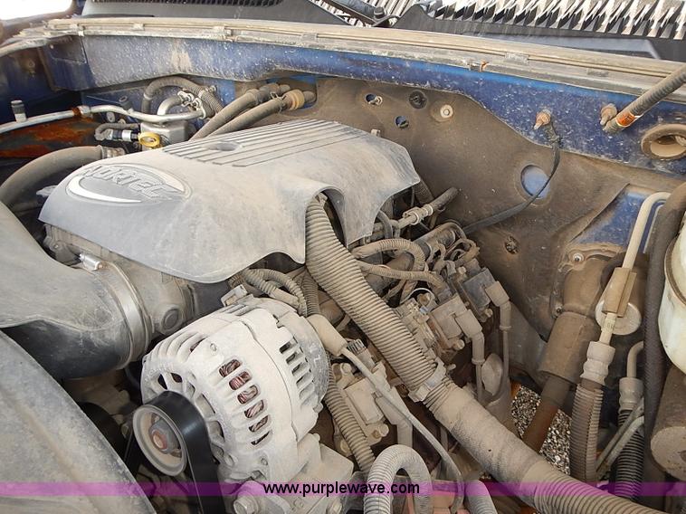 image for item E7772 2004 Chevrolet Silverado 2500HD pickup truck