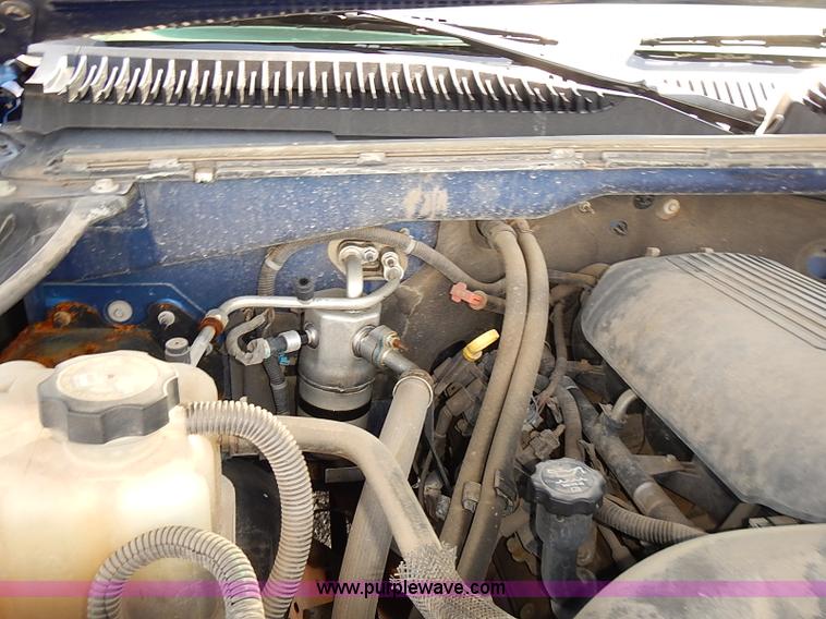 image for item E7772 2004 Chevrolet Silverado 2500HD pickup truck