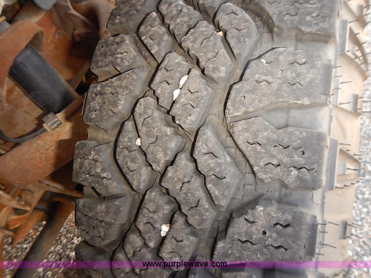 image for item E7772 2004 Chevrolet Silverado 2500HD pickup truck