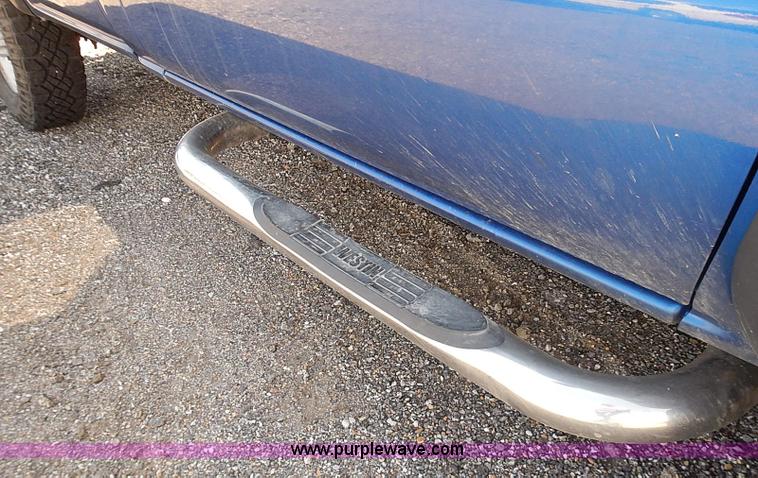 image for item E7772 2004 Chevrolet Silverado 2500HD pickup truck