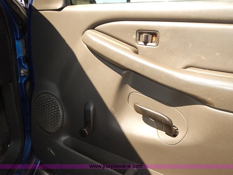 image for item E7772 2004 Chevrolet Silverado 2500HD pickup truck