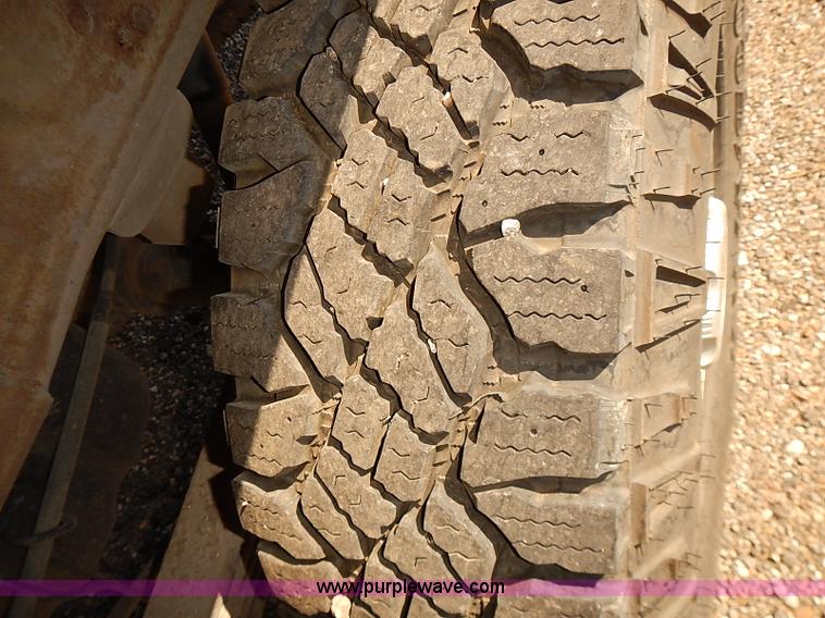 image for item E7772 2004 Chevrolet Silverado 2500HD pickup truck