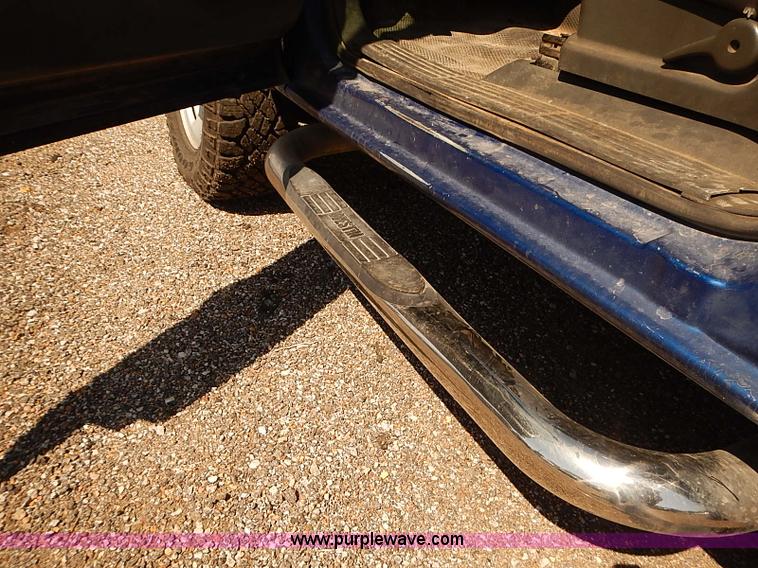 image for item E7772 2004 Chevrolet Silverado 2500HD pickup truck