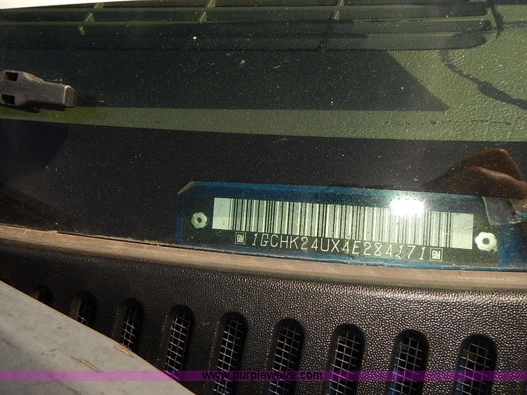 image for item E7772 2004 Chevrolet Silverado 2500HD pickup truck