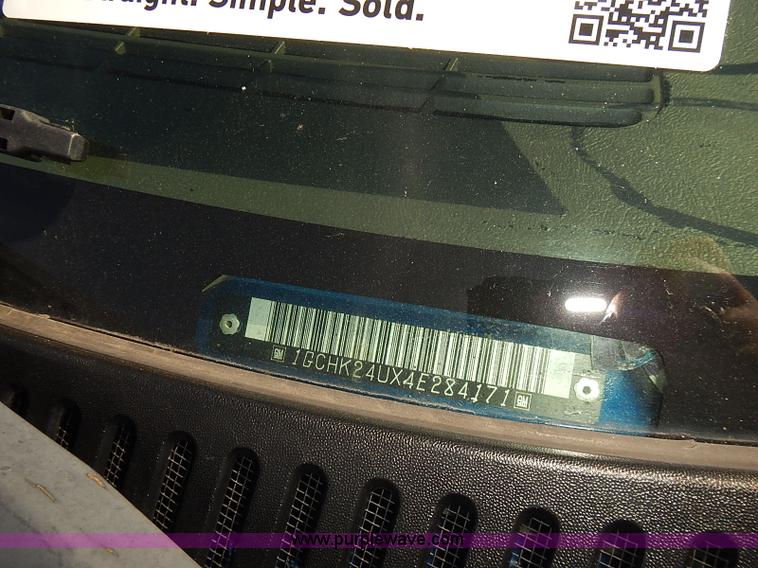 image for item E7772 2004 Chevrolet Silverado 2500HD pickup truck