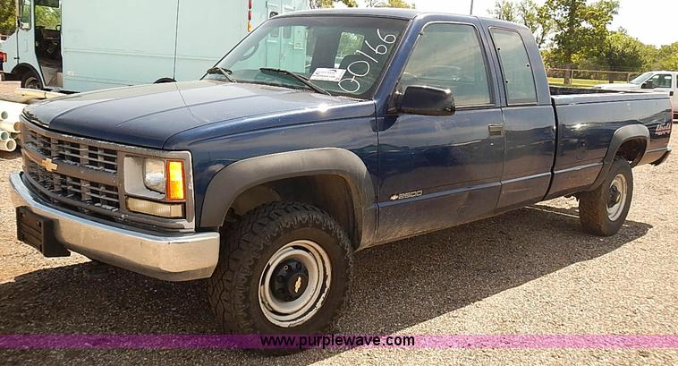 image for item E7774 2000 Chevrolet 2500 Ext. Cab pickup truck
